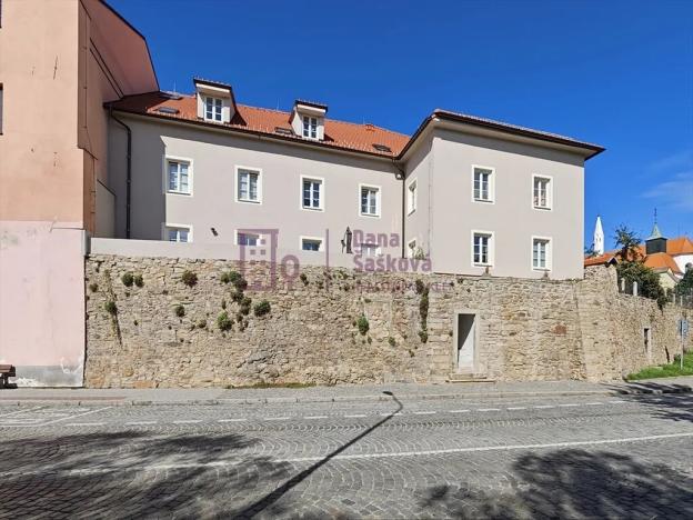 Pronájem bytu 1+kk, Jindřichův Hradec, nám. Míru, 61 m2