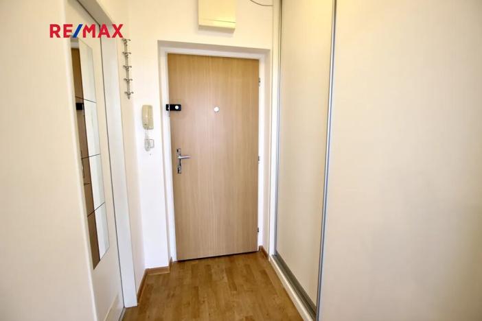 Pronájem bytu 1+kk, Praha - Kbely, Pod Nouzovem, 32 m2