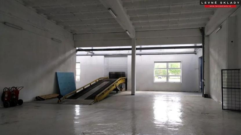 Pronájem skladu, Kolín, 2000 m2