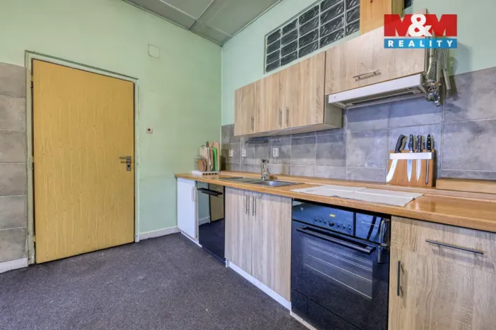 Prodej výrobních prostor, Černošín, 1100 m2