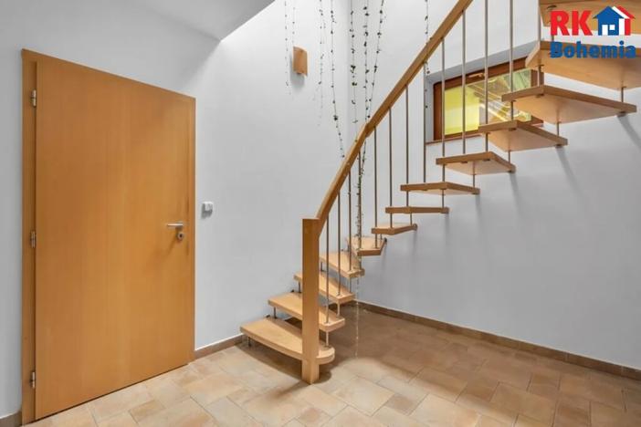 Prodej rodinného domu, Hrdlořezy, 400 m2