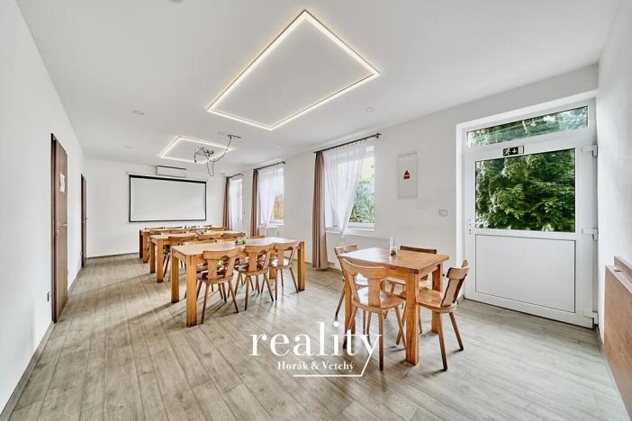 Prodej ubytování, Jevišovice, 1530 m2
