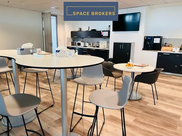 Pronájem kanceláře, Praha, Prosecká, 839 m2