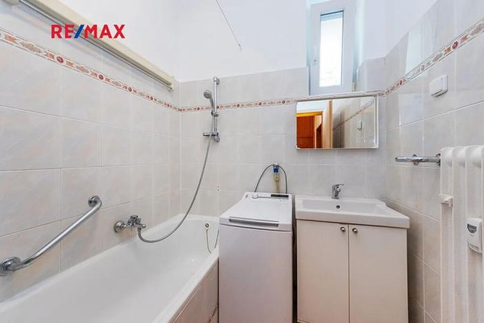 Pronájem bytu 2+1, Praha - Střešovice, Na Petynce, 63 m2