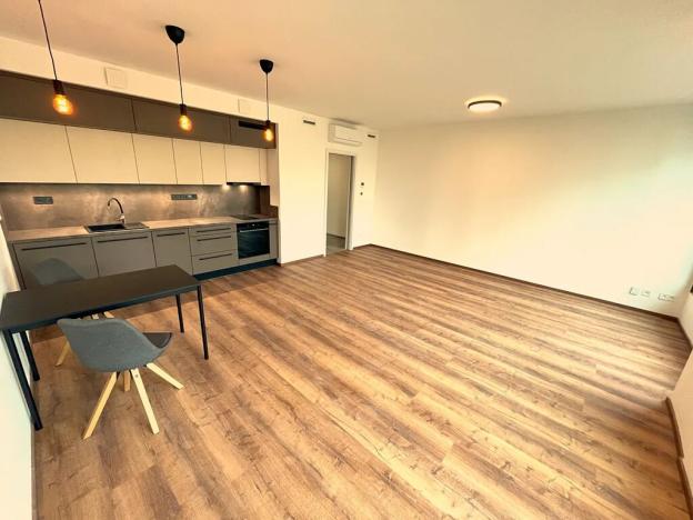 Pronájem bytu 1+kk, Brno, Slovákova, 47 m2