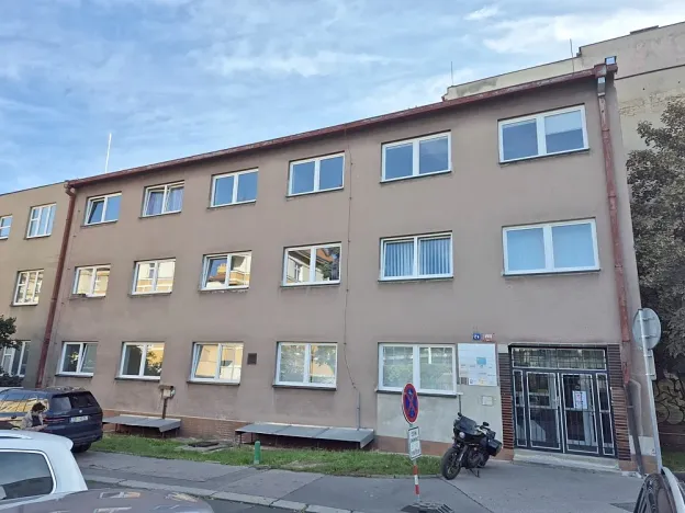 Pronájem kanceláře, Praha - Nusle, V Občanském domově, 38 m2