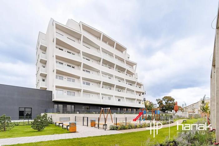 Pronájem bytu 1+kk, Brno, Komárovská, 38 m2