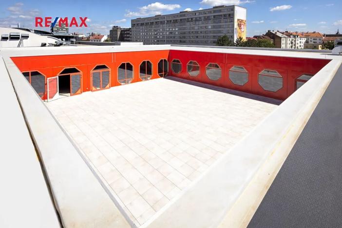 Pronájem kanceláře, Pardubice, Masarykovo náměstí, 2000 m2