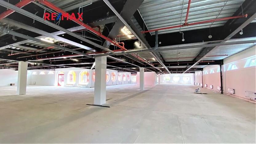 Pronájem kanceláře, Pardubice, Masarykovo náměstí, 2000 m2