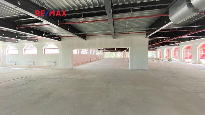 Pronájem kanceláře, Pardubice, Masarykovo náměstí, 2000 m2