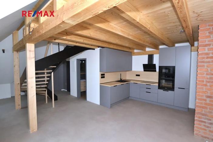 Pronájem atypického bytu, Plzeň, Slovanská, 73 m2