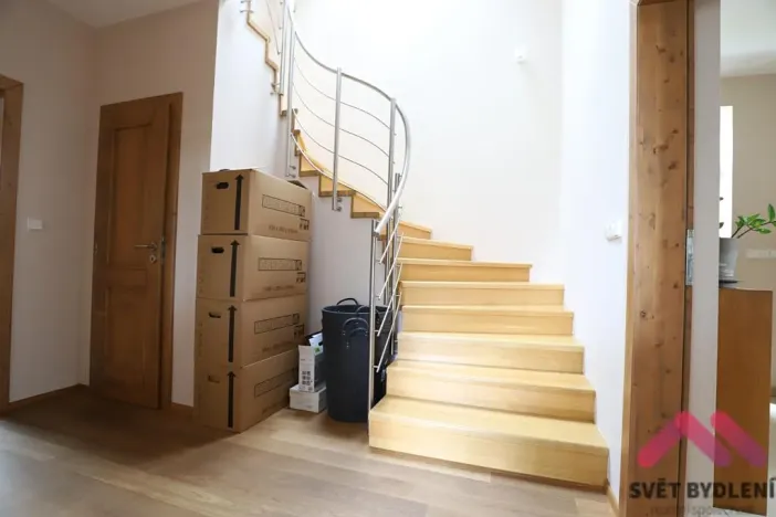 Pronájem rodinného domu, Praha - Dubeč, Kolocova, 221 m2