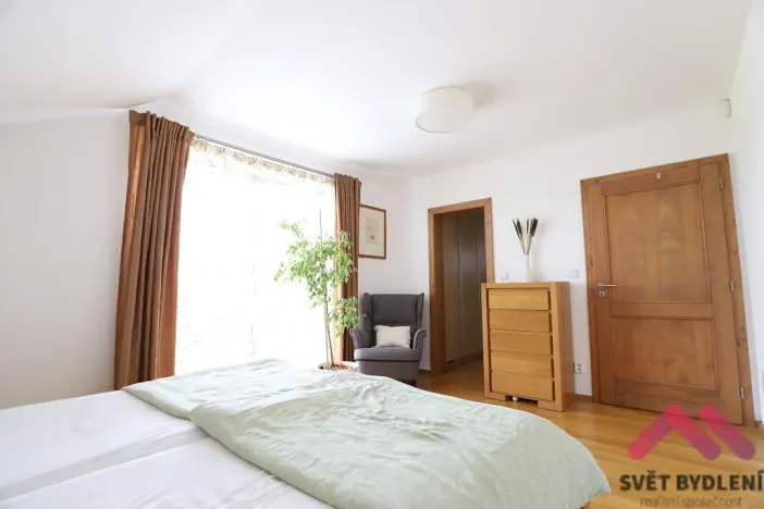 Pronájem rodinného domu, Praha - Dubeč, Kolocova, 221 m2