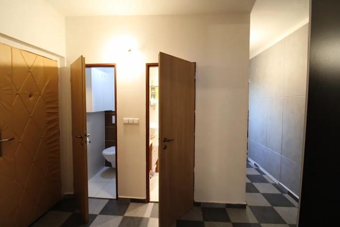 Prodej bytu 3+1, Karlovy Vary, Krymská, 68 m2