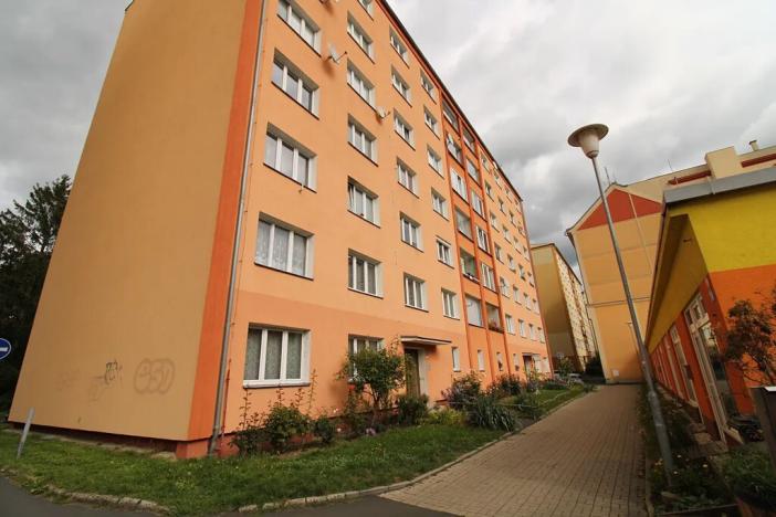 Prodej bytu 3+1, Karlovy Vary, Krymská, 68 m2
