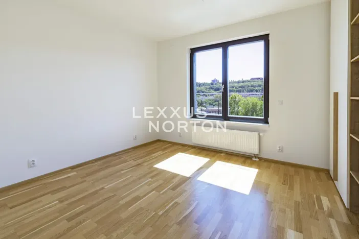 Pronájem bytu 2+kk, Praha - Karlín, Nekvasilova, 60 m2