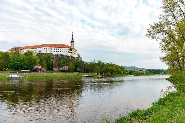 Prodej pozemku pro bydlení, Děčín, 890 m2