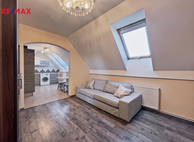 Prodej bytu 2+kk, Nupaky, U Školky, 50 m2