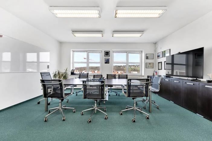 Pronájem kanceláře, Praha, 1300 m2