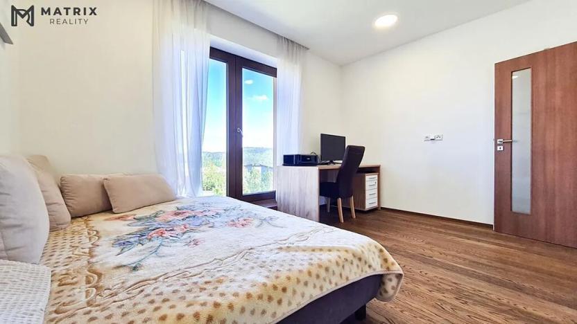 Pronájem rodinného domu, Králův Dvůr, Na Lucberku, 270 m2