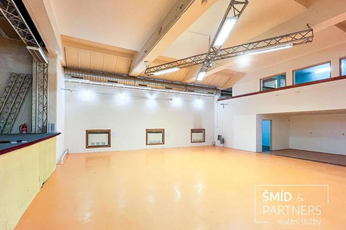 Pronájem komerční nemovitosti, Kolín, Husovo náměstí, 300 m2