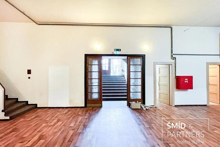 Pronájem komerční nemovitosti, Kolín, Husovo náměstí, 300 m2