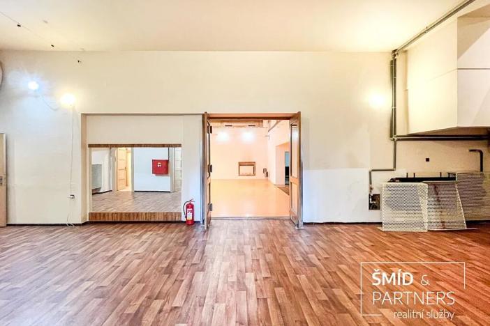 Pronájem komerční nemovitosti, Kolín, Husovo náměstí, 300 m2