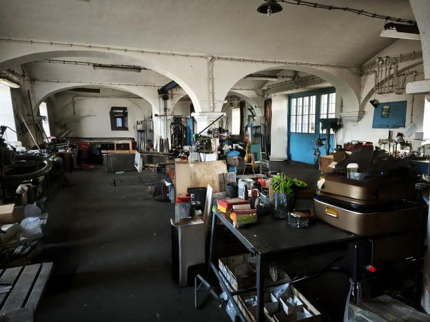 Pronájem skladu, Holovousy