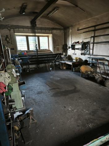 Pronájem skladu, Holovousy