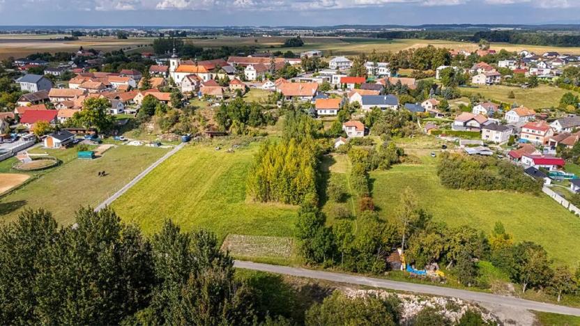 Prodej pozemku pro bydlení, Uhersko, 3765 m2