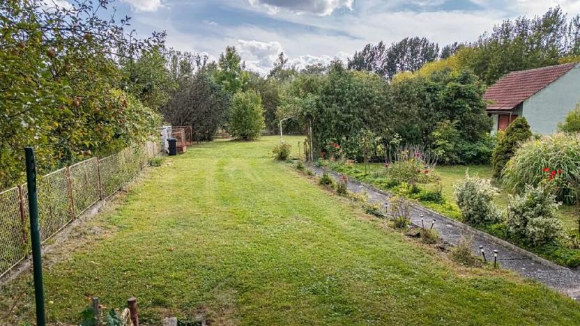 Prodej pozemku pro bydlení, Uhersko, 3765 m2