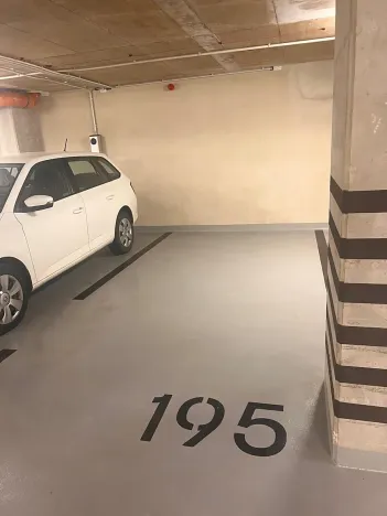 Pronájem garážového stání, Brno, Bratislavská, 18 m2