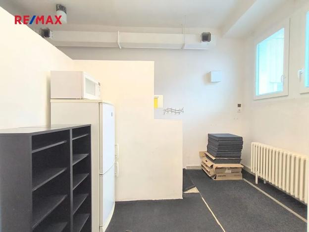 Pronájem kanceláře, Praha - Kobylisy, Horňátecká, 61 m2