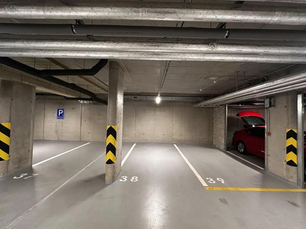 Pronájem garážového stání, Praha - Troja, Pod Hrachovkou, 16 m2