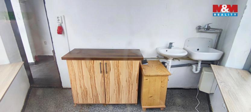 Pronájem obchodního prostoru, Hradec Králové - Moravské Předměstí, Sekaninova, 12 m2