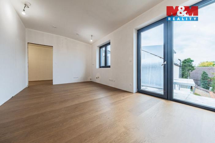Prodej bytu 4+kk, Praha - Holyně, náměstí Pod lípou, 121 m2