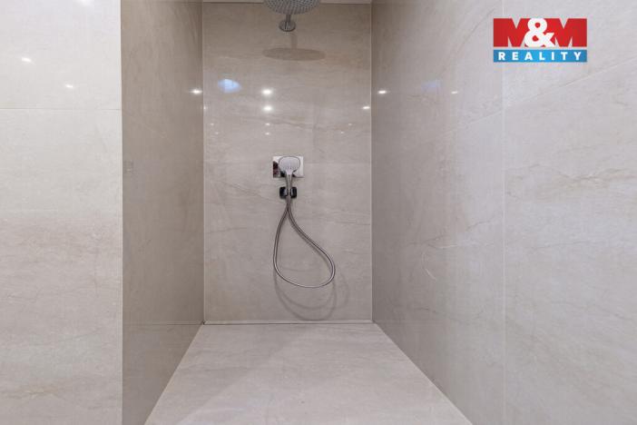Prodej bytu 4+kk, Praha - Holyně, náměstí Pod lípou, 121 m2