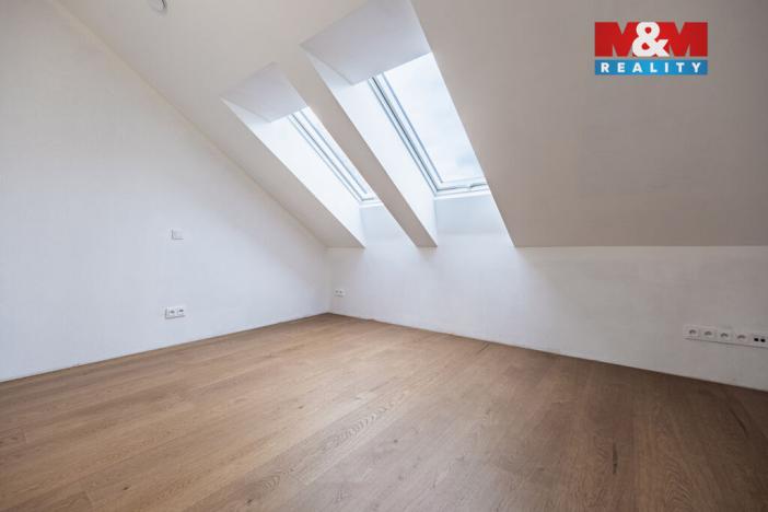Prodej bytu 4+kk, Praha - Holyně, náměstí Pod lípou, 121 m2