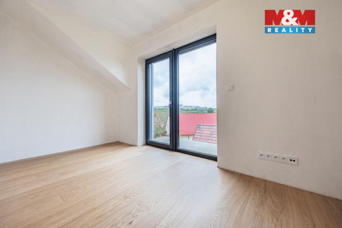Prodej bytu 4+kk, Praha - Holyně, náměstí Pod lípou, 121 m2