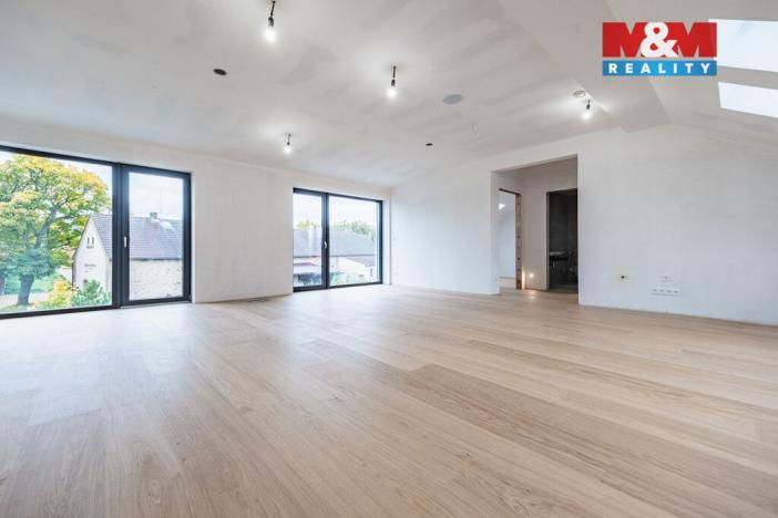 Prodej bytu 4+kk, Praha - Holyně, náměstí Pod lípou, 121 m2
