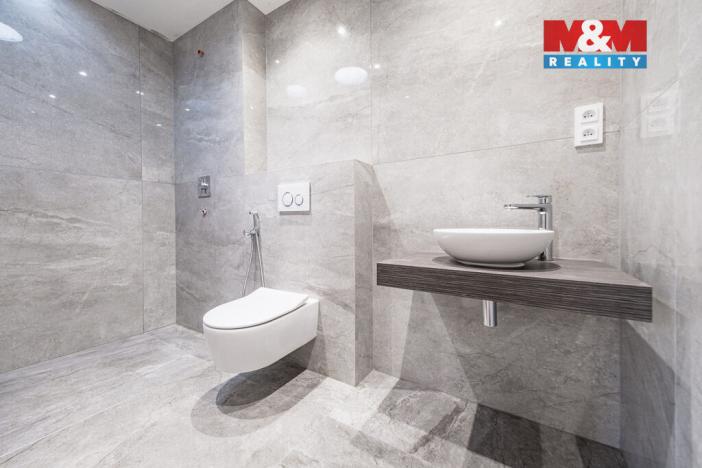 Prodej bytu 4+kk, Praha - Holyně, náměstí Pod lípou, 121 m2