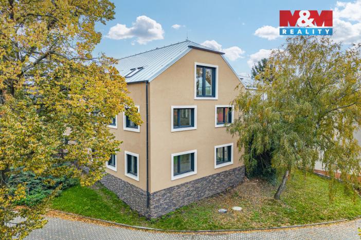 Prodej bytu 4+kk, Praha - Holyně, náměstí Pod lípou, 121 m2
