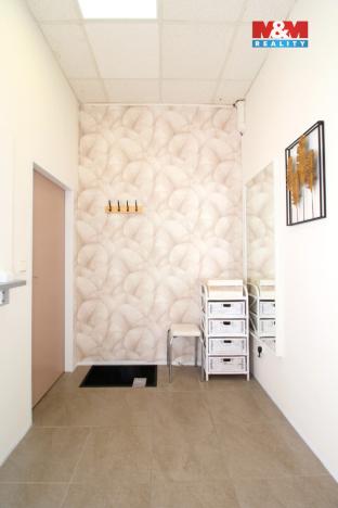 Pronájem obchodního prostoru, Hradec Králové - Pražské Předměstí, Dukelská třída, 6 m2