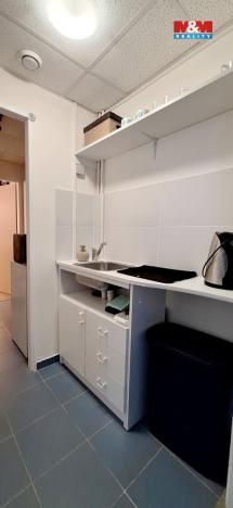 Pronájem obchodního prostoru, Hradec Králové - Pražské Předměstí, Dukelská třída, 6 m2