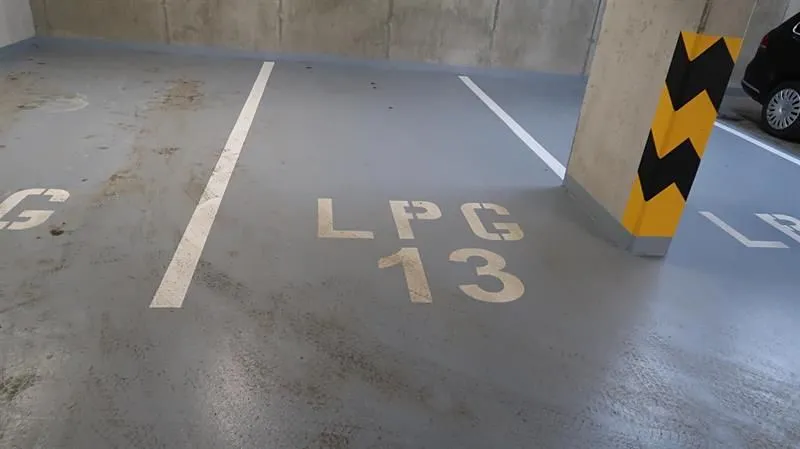 Pronájem garážového stání, Praha - Hodkovičky, Šífařská, 12 m2