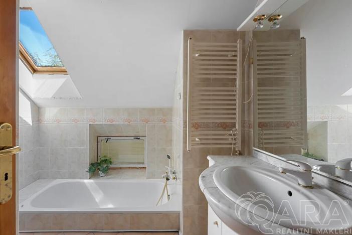 Prodej rodinného domu, Žernov, 220 m2