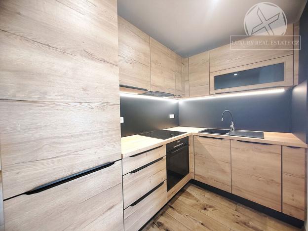 Pronájem bytu 2+1, Praha - Podolí, Podolská, 52 m2