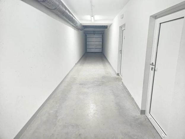 Pronájem garážového stání, Brno, Francouzská, 15 m2