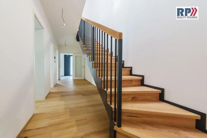 Prodej bytu 5+kk, Praha - Klánovice, U trativodu, 146 m2