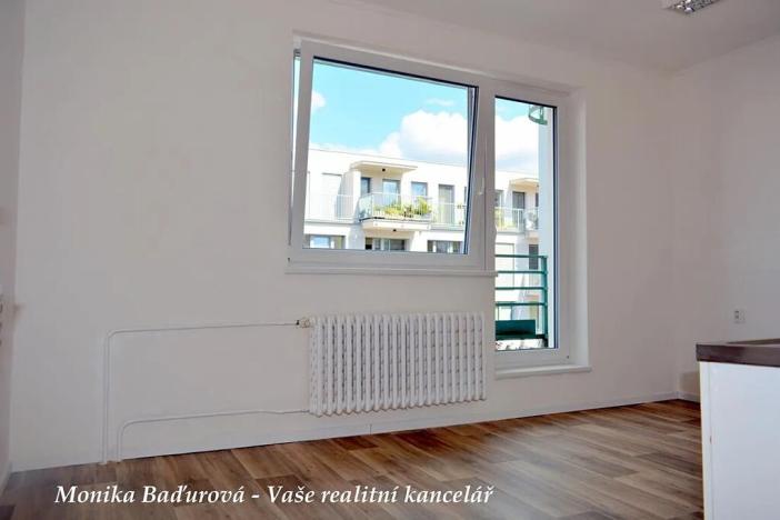Pronájem kanceláře, Zlín, Sadová, 33 m2